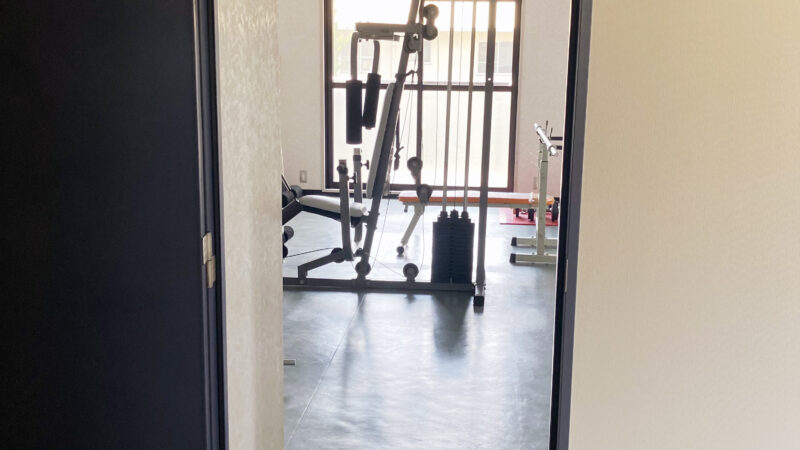 トレーニングルームと器具-06