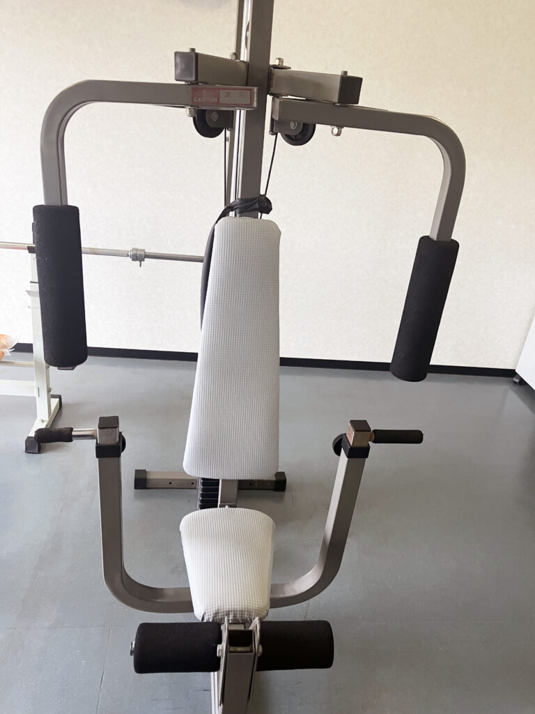 トレーニングルームと器具-08